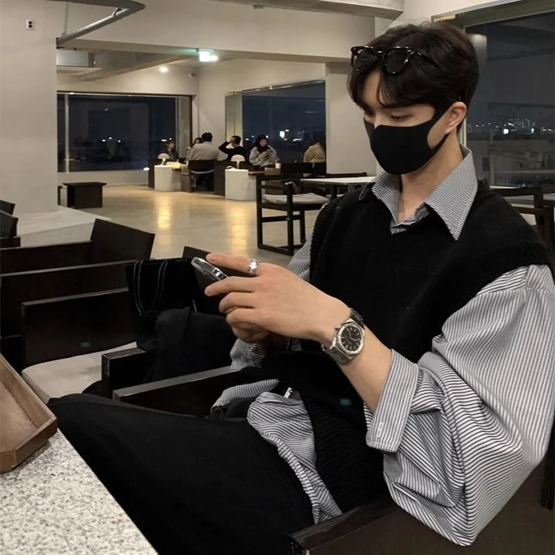 

Korean Style Men's Knitted V-Neck Sleeveless Vest High End Fashion Loose Casual Waistcoat All Season Wear Black Popular