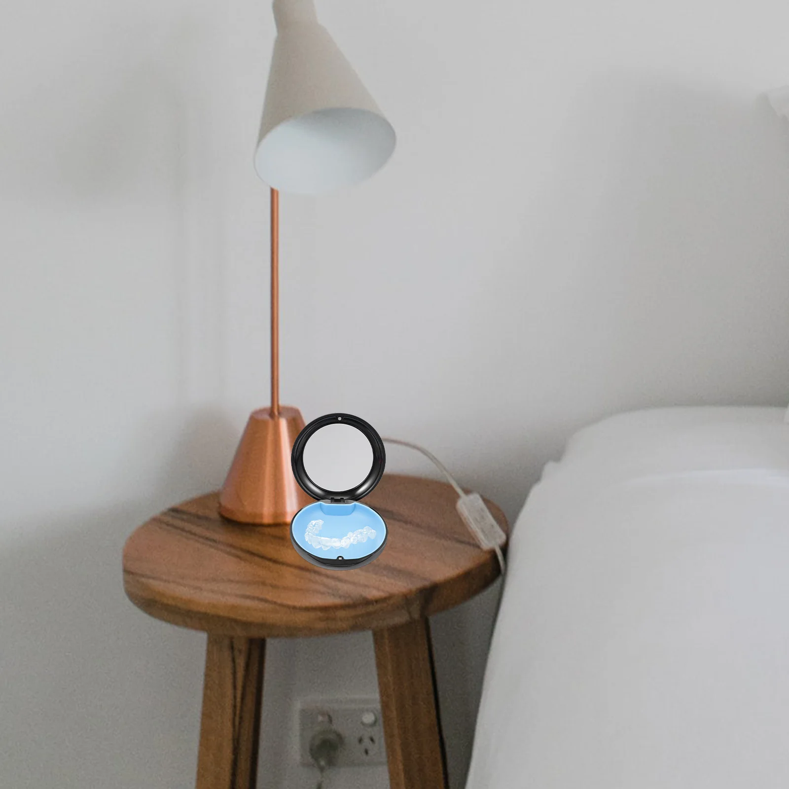 

Retainer Case 8.7x8.7x2.7cm Dentures Box with Mirror Mouth Guard Holder Tooth Socket Storage Container