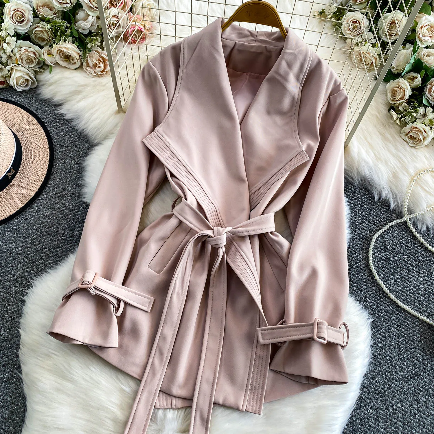 

SuperAen Mid-length Loose-fitting Trench for Women 2025 Winter New England Style Lace-up Waist Turn-down Collar Coats