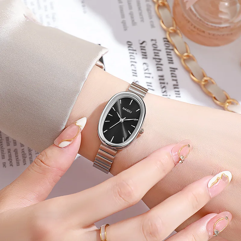 Nuevo reloj de moda para mujer, banda de acero para mujer, pulsera de acero ovalada de alta gama Instagrammable, reloj de cuarzo versátil