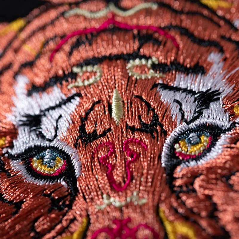 Lyprerazy National Tide Tiger's Head التطريز Sweatpants الرجال سراويل تقليدية الخريف الشتاء عادية فضفاض مكبل السراويل