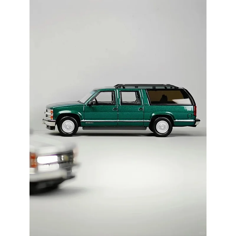HEC Bliss chevrolet サバーバン　1/64 AliExpress