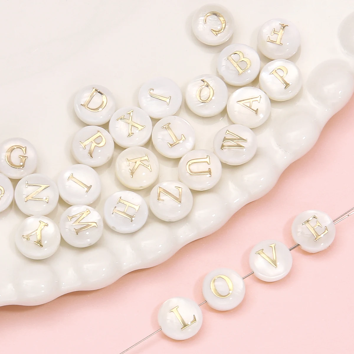 1pcs 8mm Natural Shell with Gold Foil Beads White Alphabet Letter Beads Charm for Necklace Bracelet DIY Jewelry Making