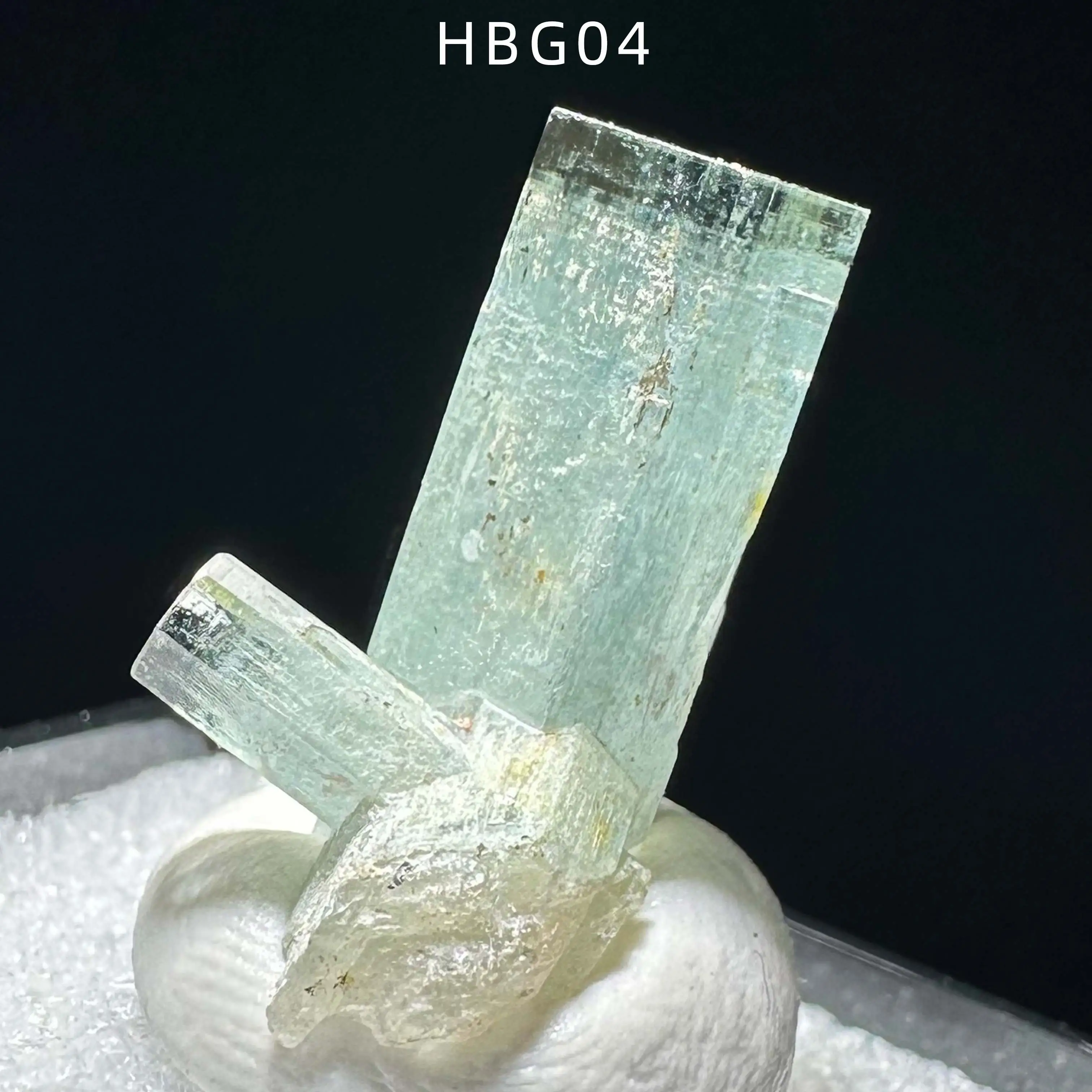Natural Namibian Aquamarine Gemstone Stone Coexisting Mineral Raw Stone Crystal Specimen Home Collection Decorative Item Healing