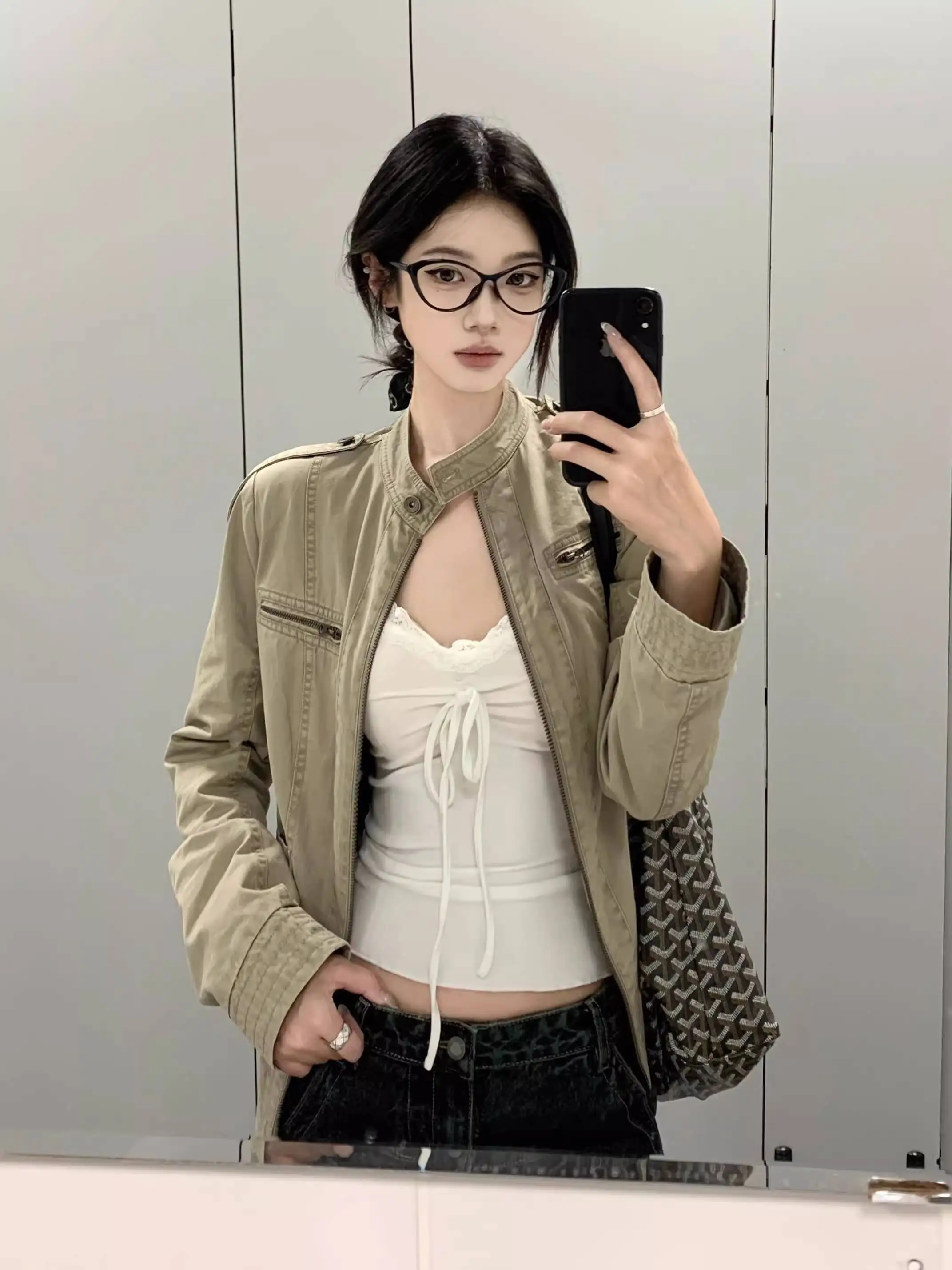 Women's Denim Jacket 2025 Autumn New Stand Collar Distressed Denim Jacket Retro Niche Design Regular Shoulder Jacket Top