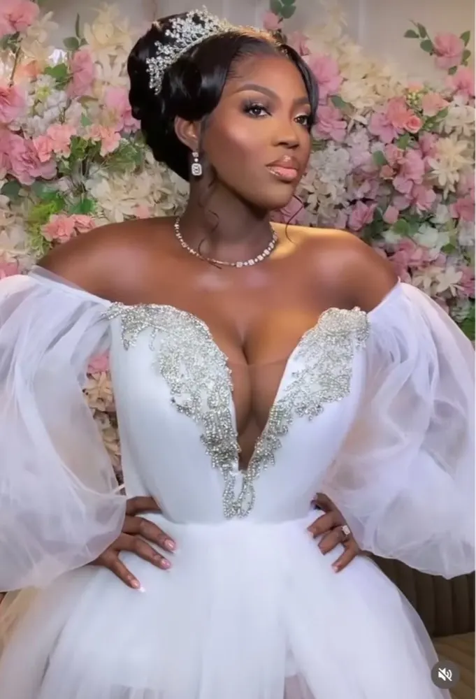 Vestidos de novia africanos de manga larga con hombros descubiertos para boda, vestidos de novia blancos con abertura lateral, tul de cristal