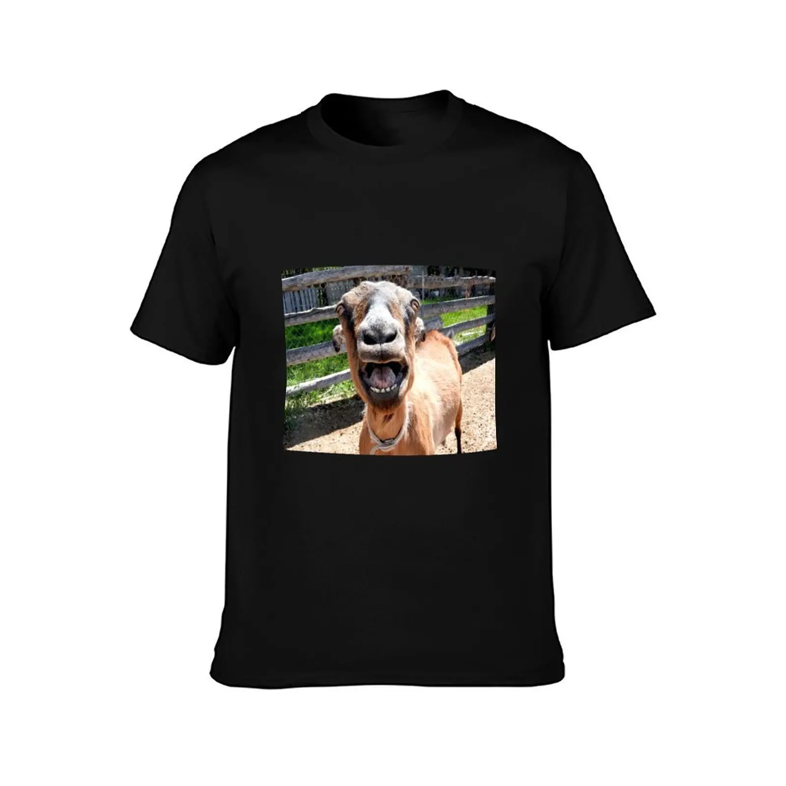 smiling goat, yelling goat, funny goat T-Shirt Sun Block Outdoor T-Shirt
