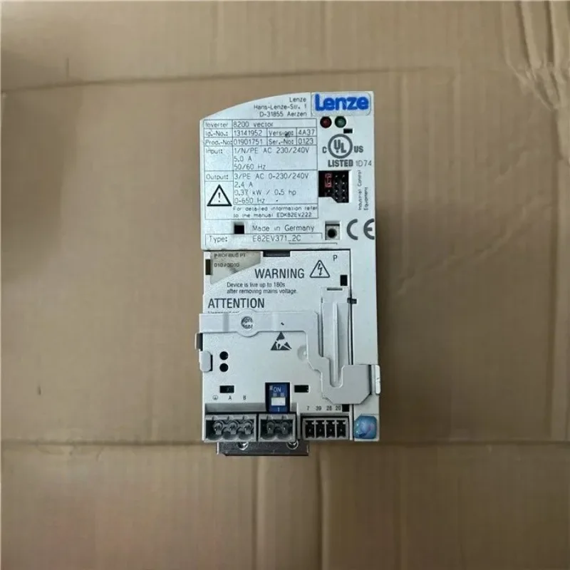 

Преобразователь частоты Lenze 8200 E82EV371-2C, 0.37 кВт, 220В, с платой ввода-вывода, оригинальный, демонтированный.