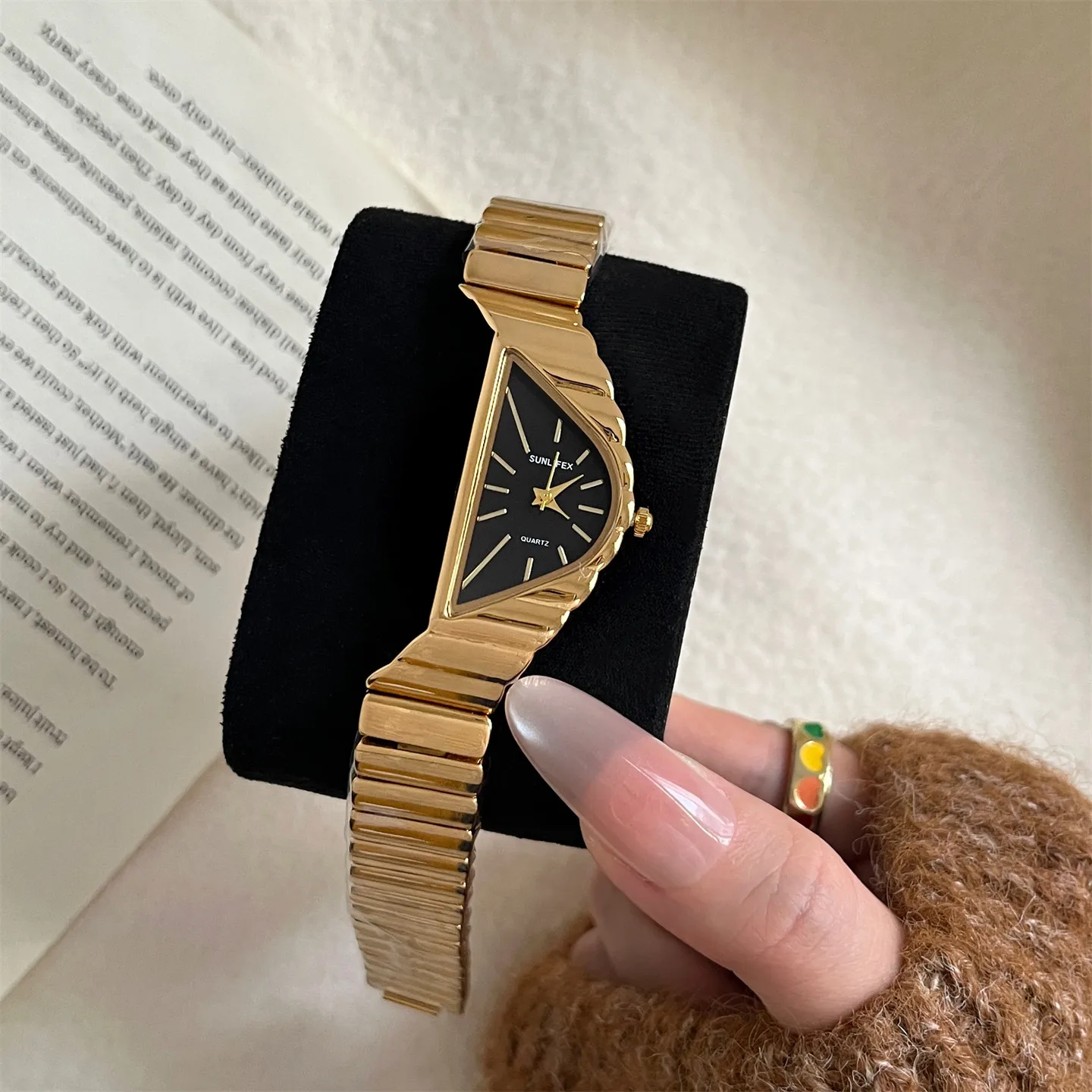 New Vintage-Style Women'S Watch, Featuring A Unique, Luxurious, Fashionable, And Sophisticated Design. A Perfect Gift For Women.