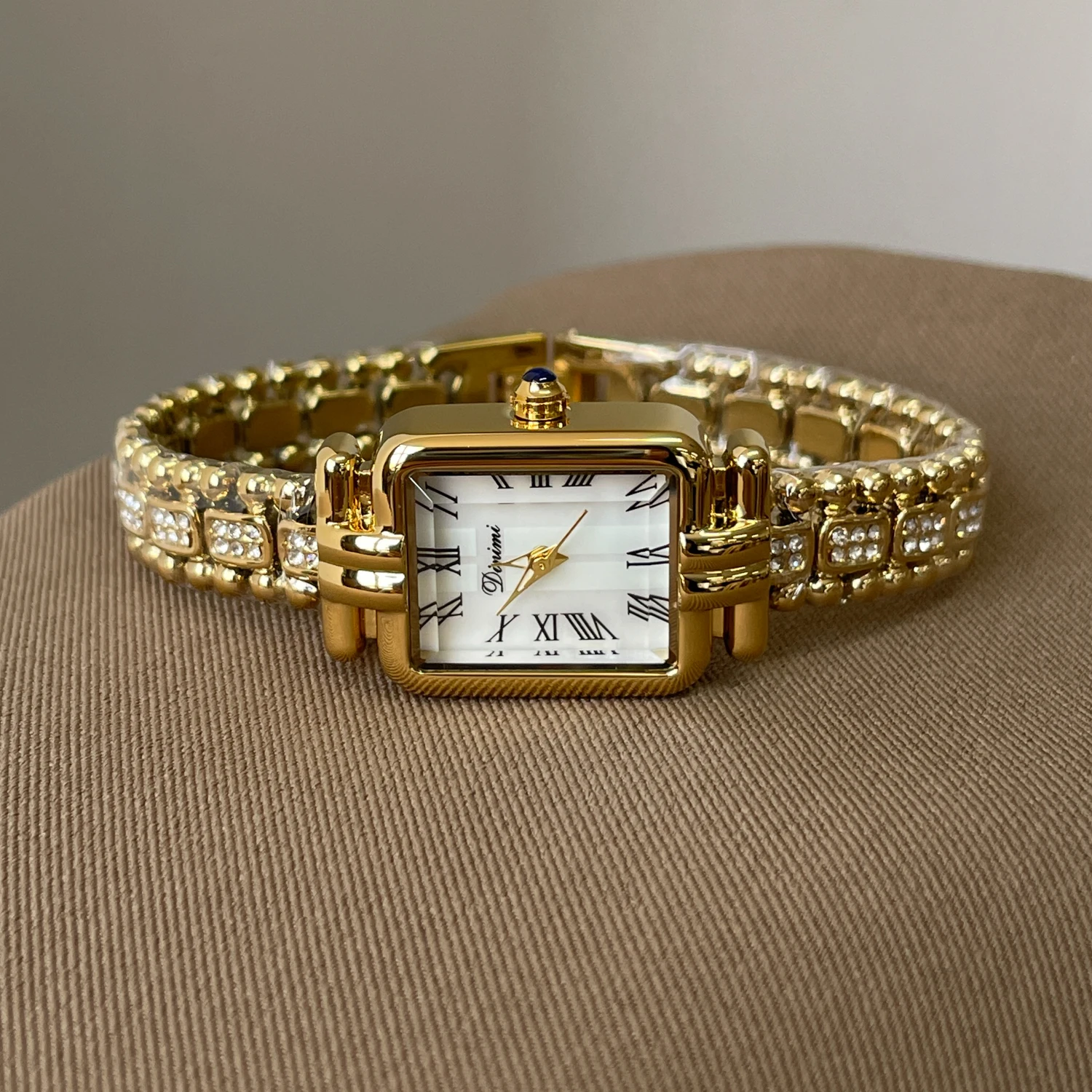 Elegant women's wristwatch, vintage style, high-value women's wristwatch, 2025 new model, gift for ladies, women's accessory.