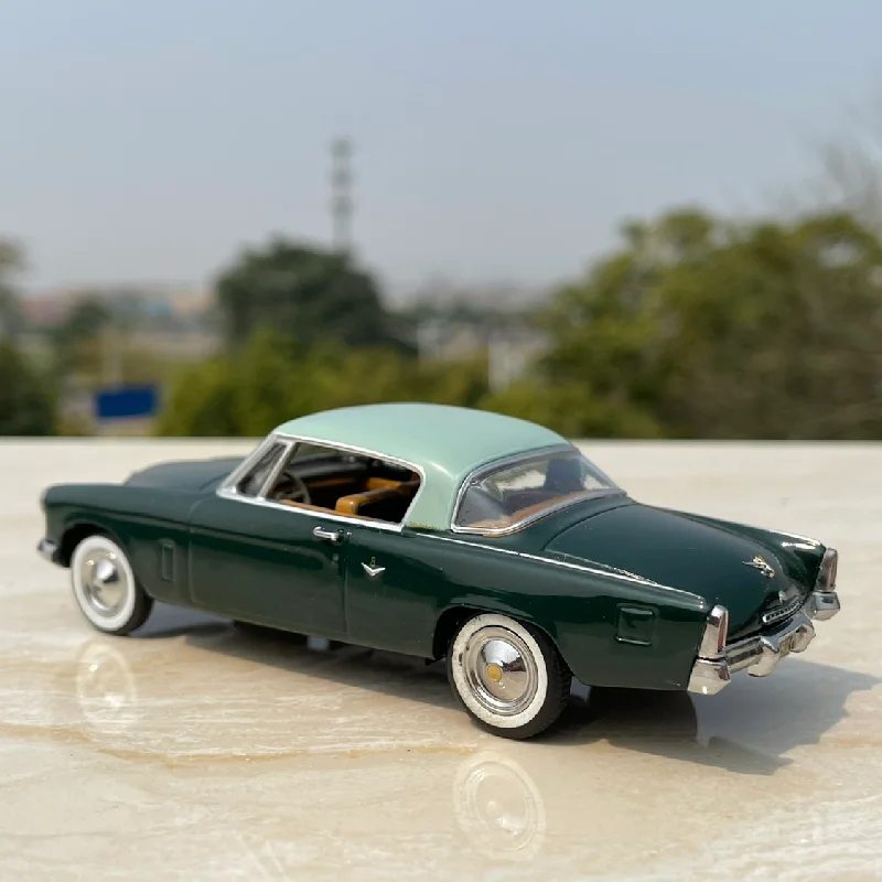 1:43 Scale Model Diecast Alloy 1953 Classic Retro Car Metal Toys Vintage Vehicle Coupe Gifts Fans Collection Display Decoration