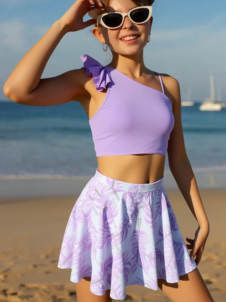 

Детский купальник для девочек 2026: Новинка, фиолетовый принт, бикини с рюшами на бретельках, летний комплект из 3 предметов с короткой юбкой для пляжа