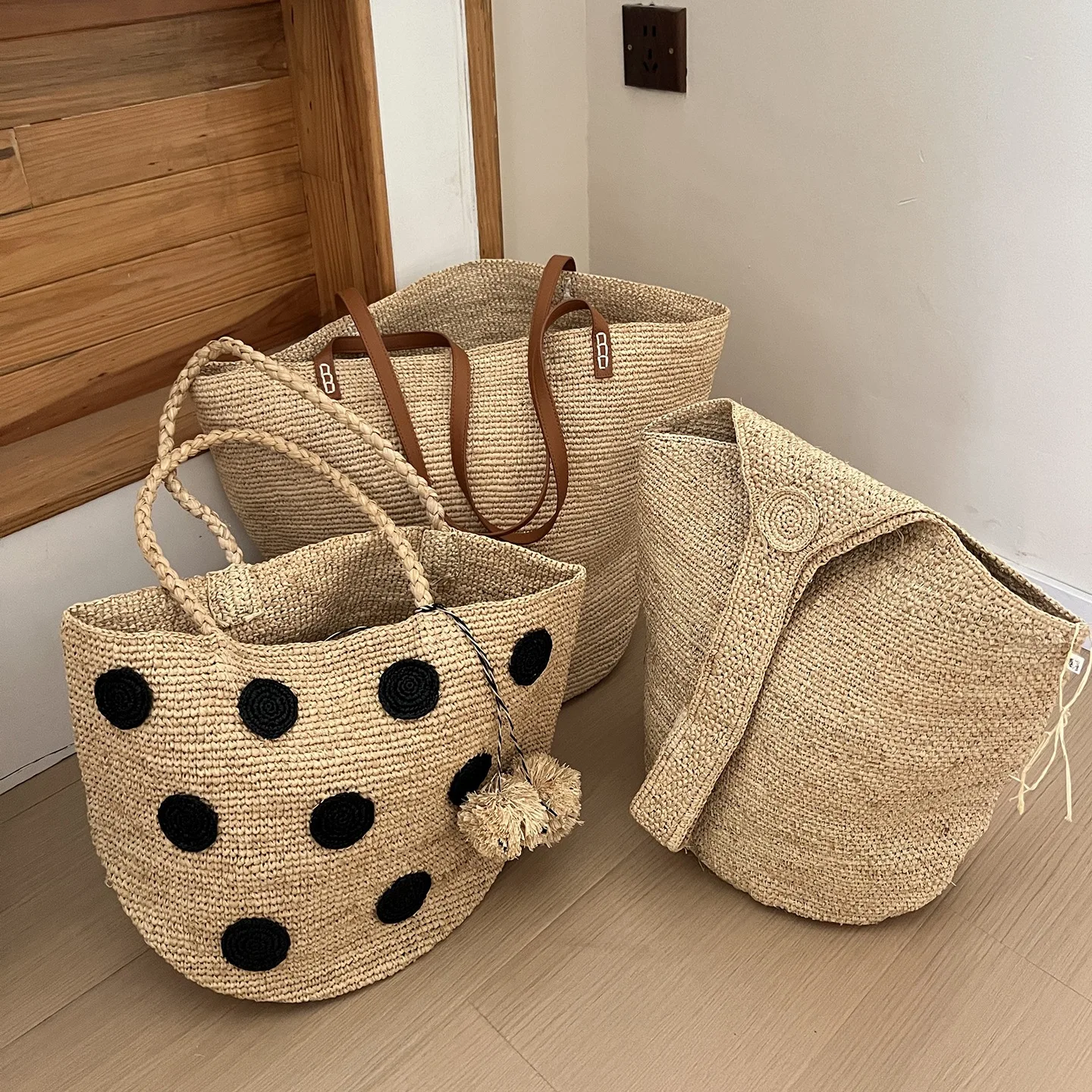 Bohemian Raffia Bucket Bag for Women Luxury Straw Handbag Handmade Flower Design Travel Shoulder Tote Beach Bag