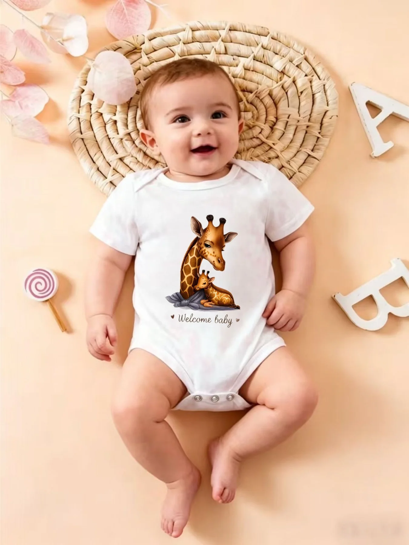 Baby Triangle Romper with Giraffe Mother and Baby Welcome Print Stylish and Casual One Piece Suit Suitable for Daily Crawling
