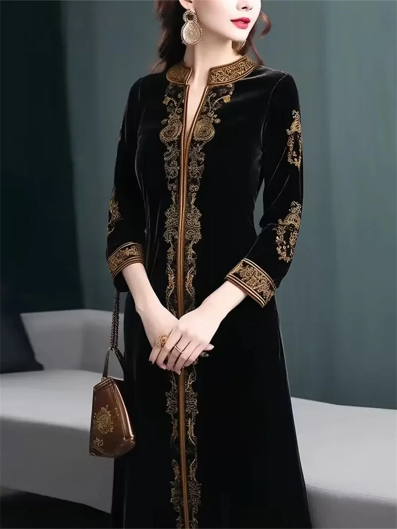 Velvet dress Autumn Winter New High-end Luxury Noble Female Temperament Base Skirt European Goods Heavy-duty Embroidered Skirt