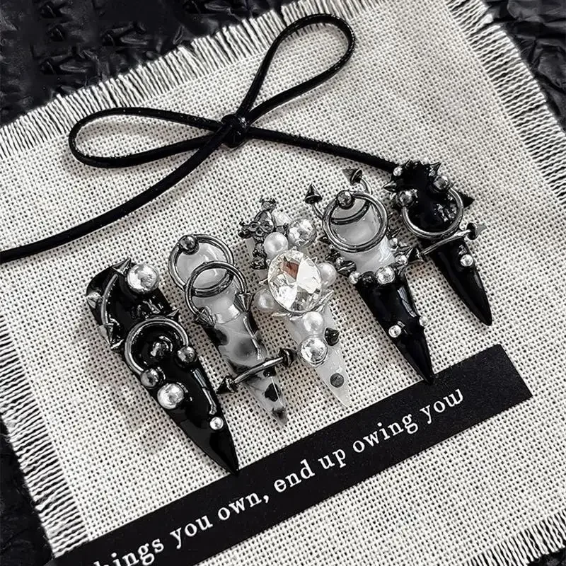 Mixed Alloy Retro Circle Nails Art Charms 3D Punk Style Black Silver Nail Parts Nail Decoration Manicure Accessoires./