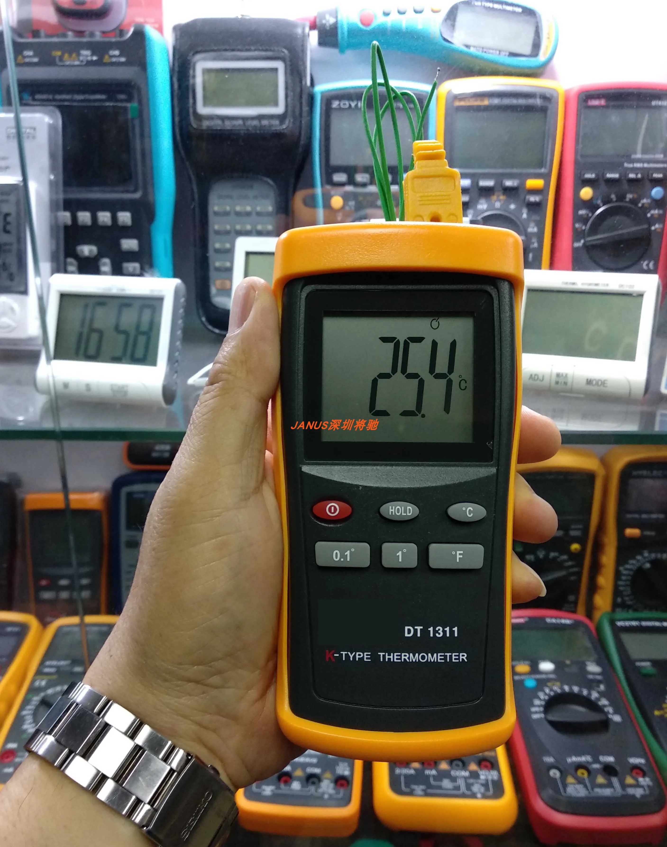 Temperature Measurement Range -50C °~+1370C ° Resolution 0.1C ° High Quality and Fast Measurement Digital Thermometer