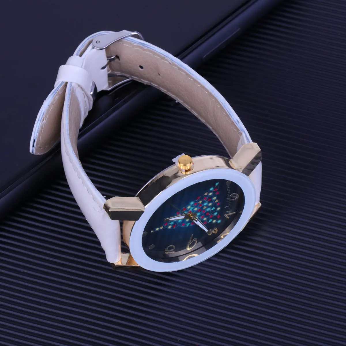 Christmas Quartz Watch Women White PU Band Simple Casual Fashion Wristwatch Elegant Gift for Girlfriend Family