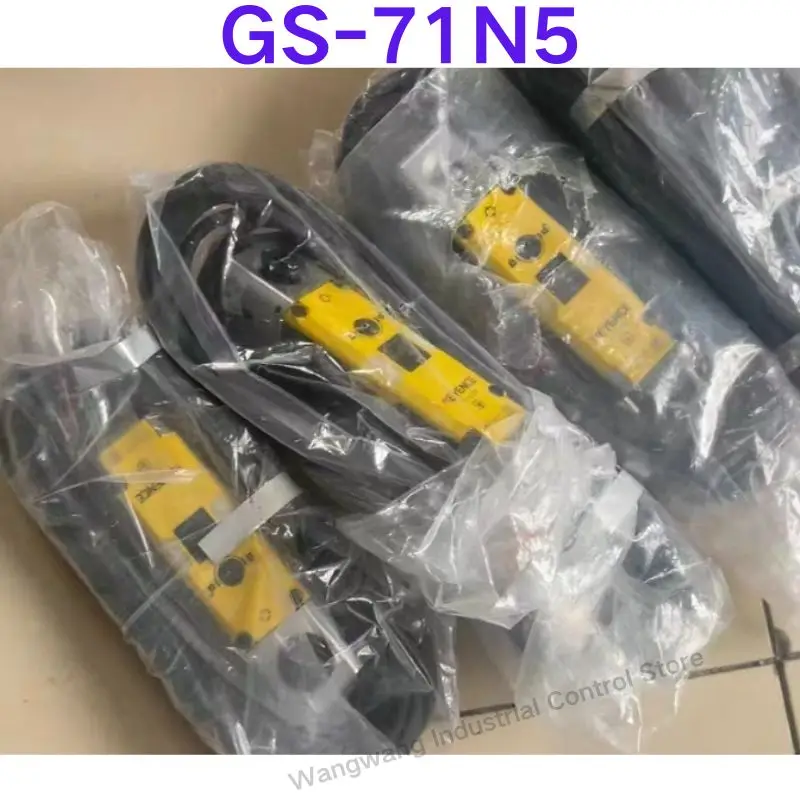 Brand-new   GS-71N5 safety door lock, no outer packaging