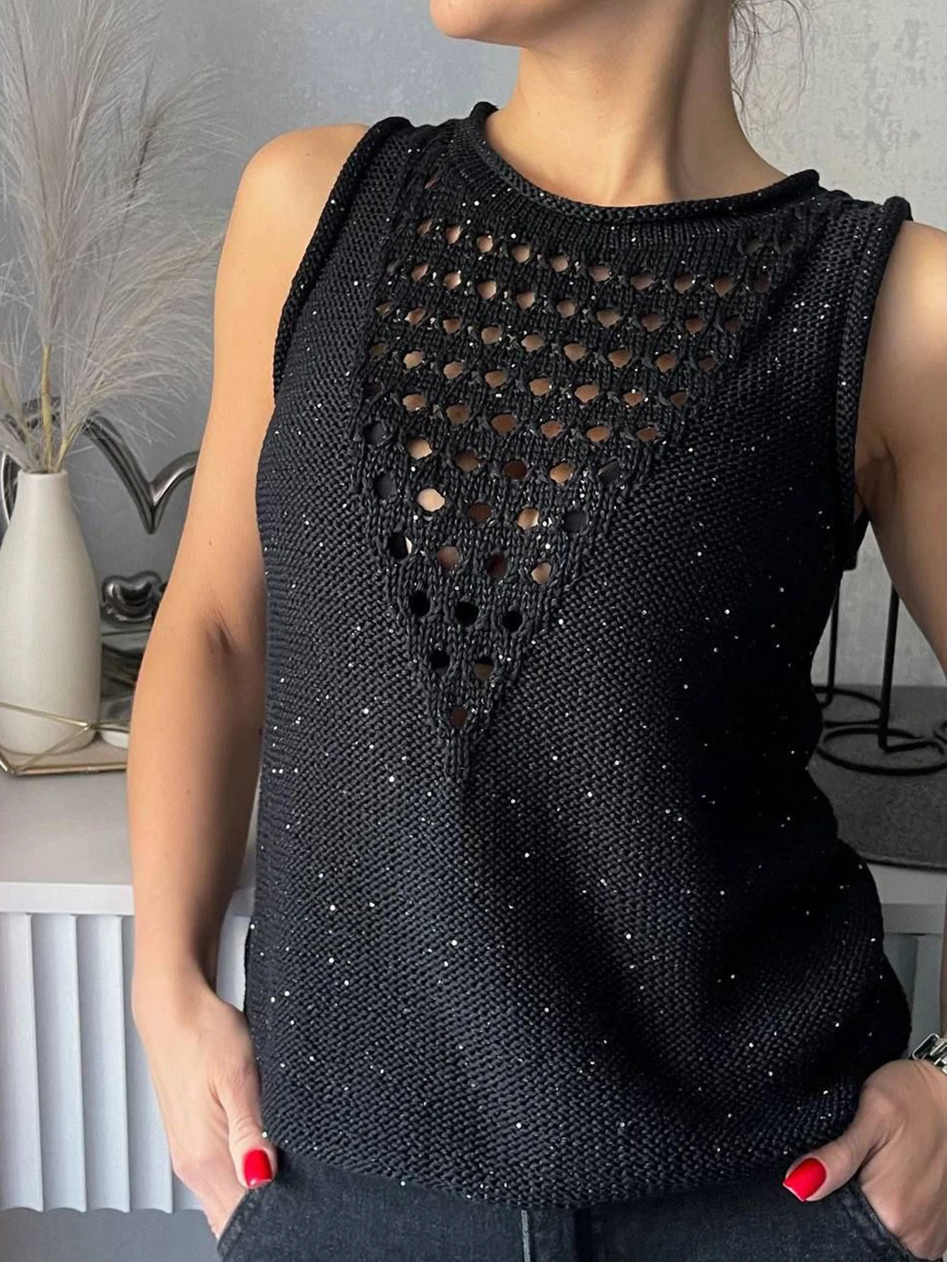 Early autumn sequined hollow-out knit sleeveless vest, black top with a round neck and V-shaped mesh design, delicate shimmering slim-fit inner layer, suitable for evening dinners, dates, holiday parties, and holiday gatherings. European light luxury style versatile slimming women's knit base shirt