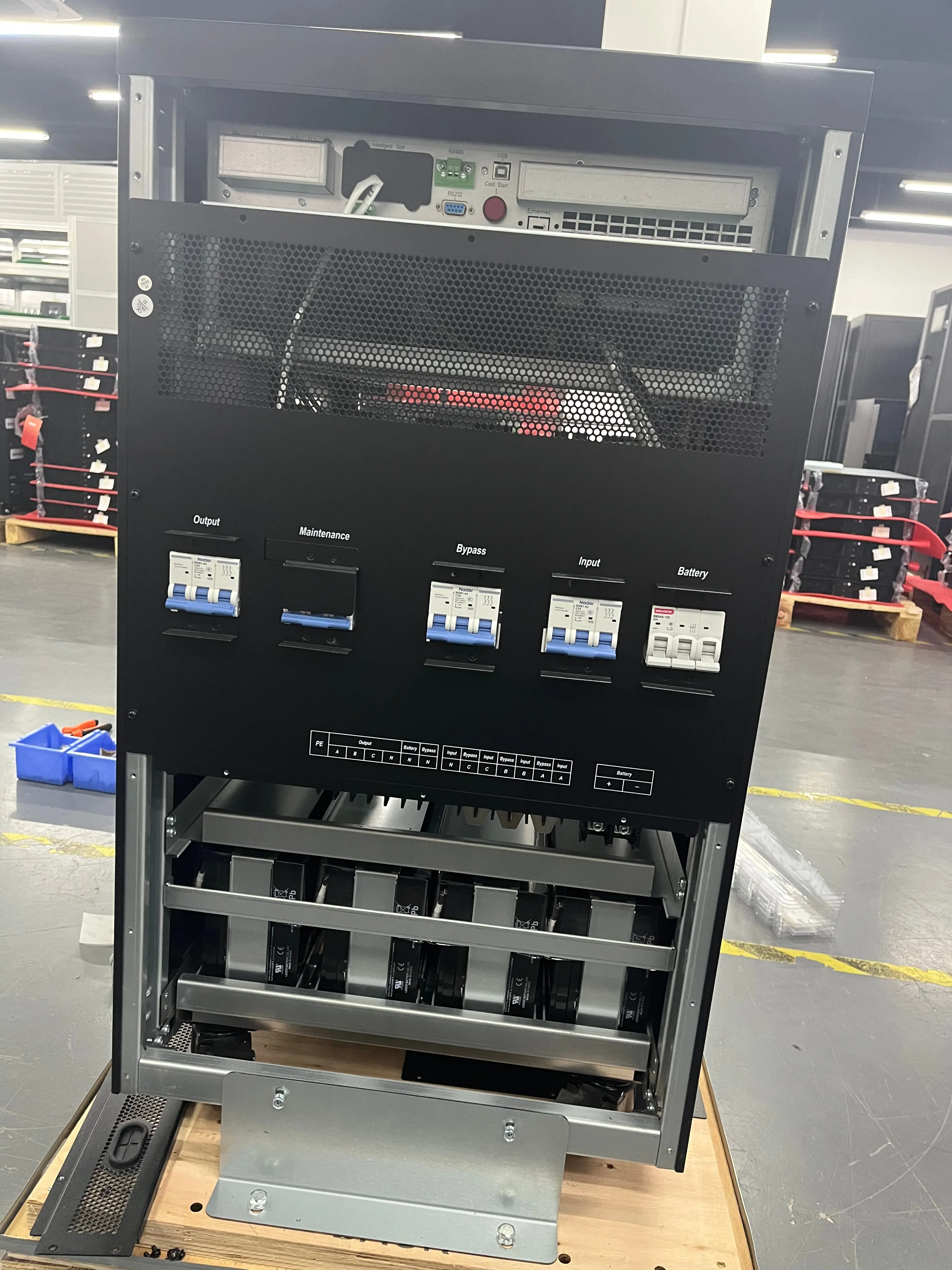 Модульный ИБП 30 кВА со встроенным аккумулятором Универсальная машина 3-фазный источник бесперебойного питания Ups 208/220/230/240 В переменного тока