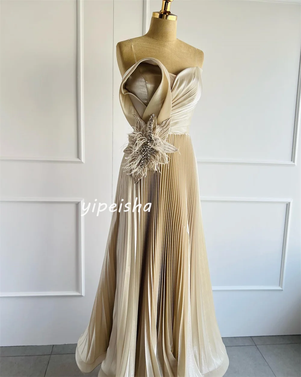 Dostosowane Stricate Sparkle Satin Handmade Flower Feather Rhinestone Pleat Draped A-line Strapless Long Dresses Prom Dresses Fo