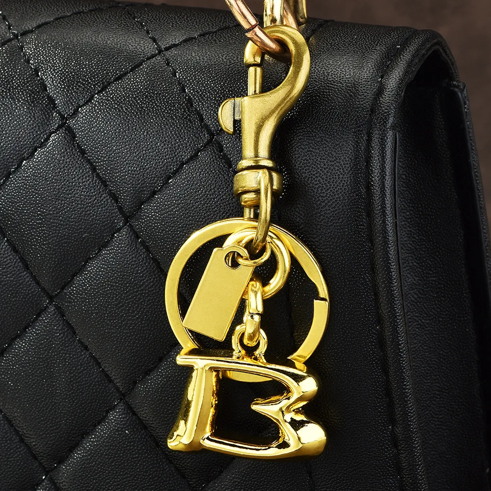 

High-end car keychain pendants, for men and women, letter keychains