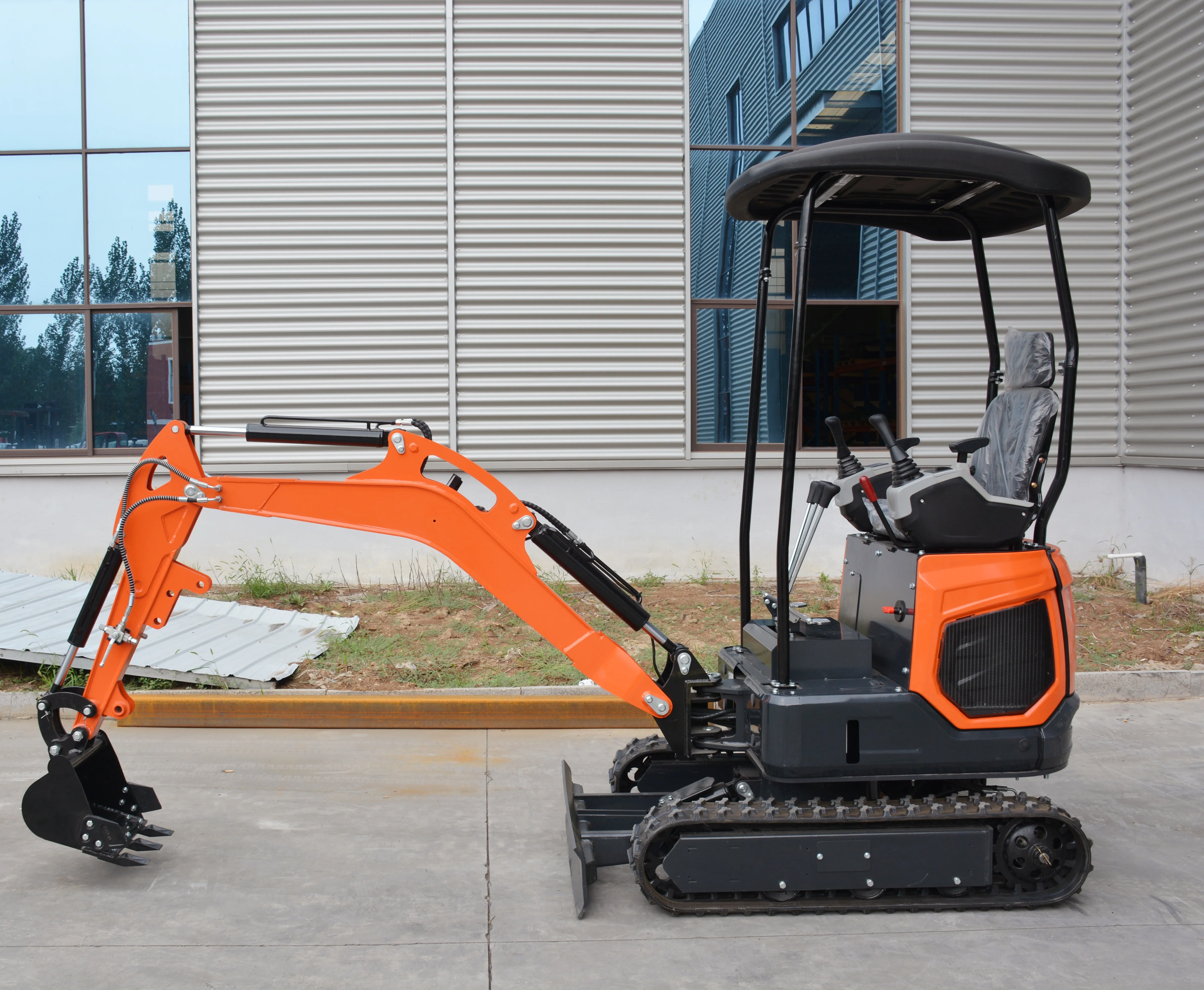 حفارة زراعية صغيرة 1.8 طن آلة حفارة زاحفة هيدروليكية متعددة الوظائف للبيع