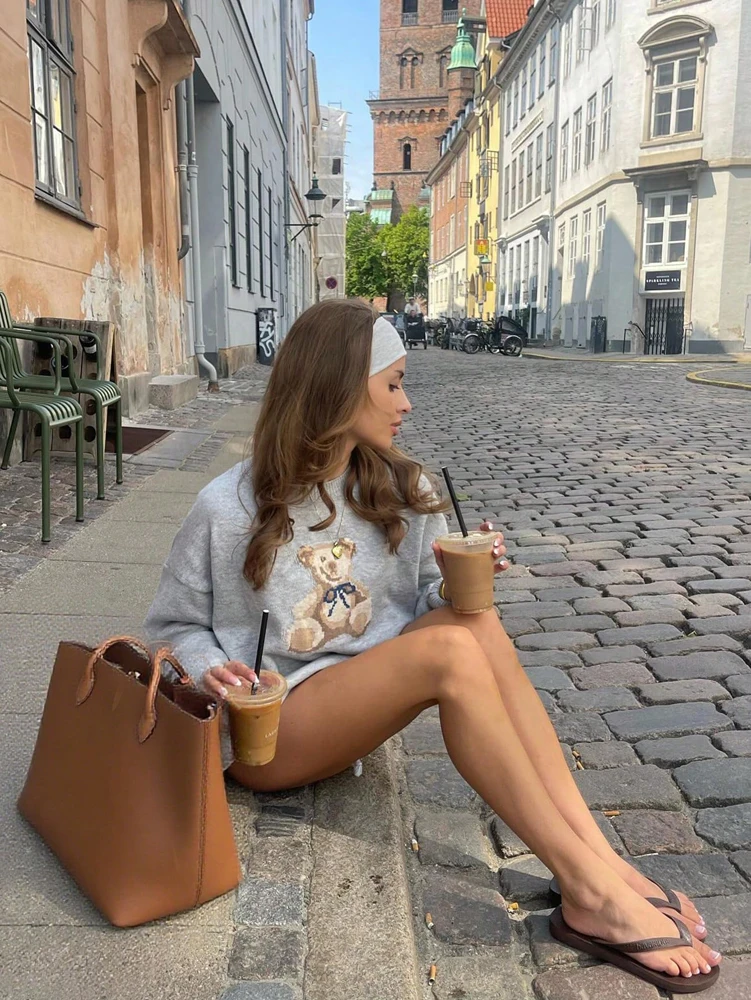 2025 Autumn and Winter New ins Women's Cartoon Bear Pattern Drop Shoulder Long Sleeve Casual Lazy Winter Sweater - Image 4