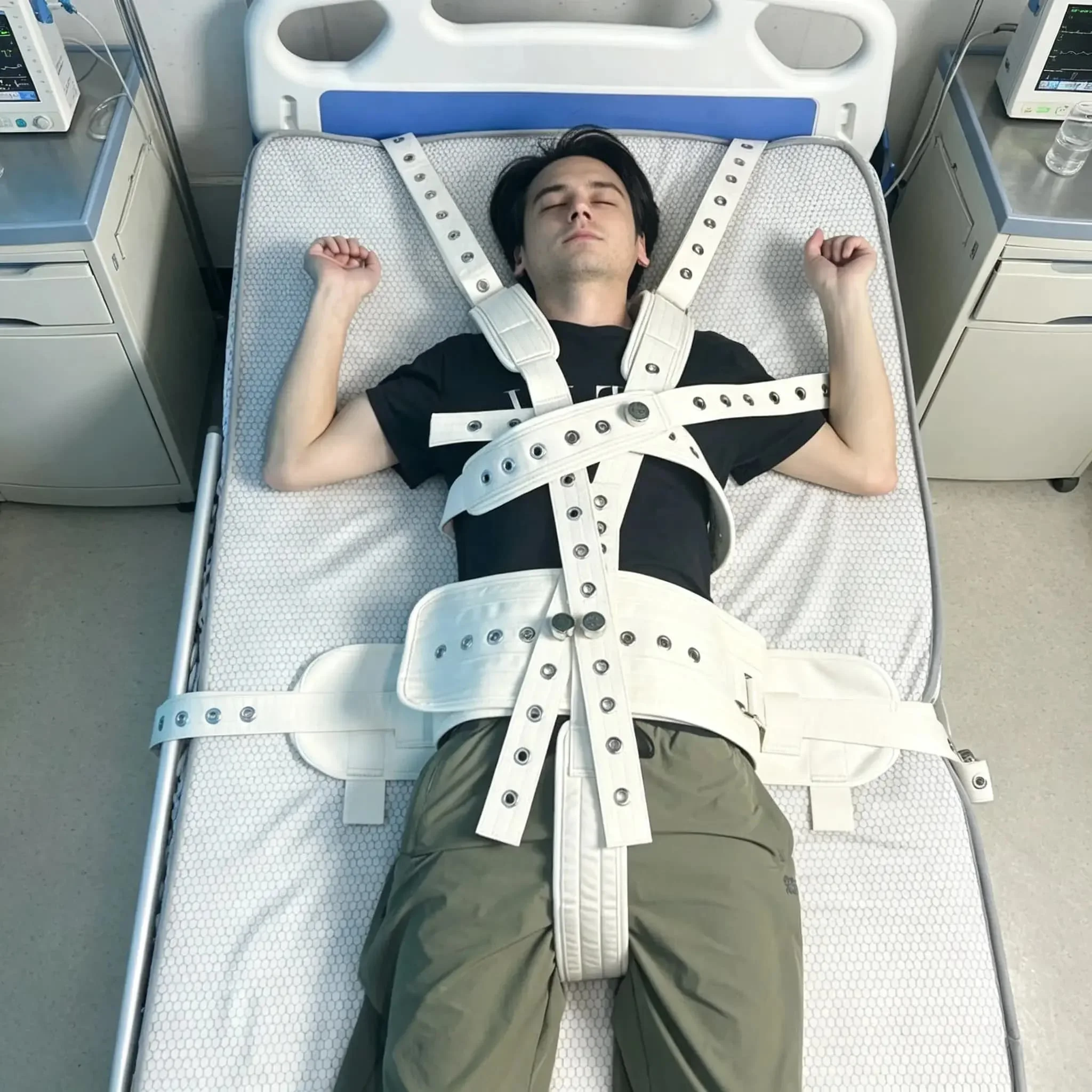 Bed Restraint Set Fall Prevention Shoulder Waist Crotch Belt with Magnetic Lock Patient Safety Soft Cotton Fixing Strap image 3