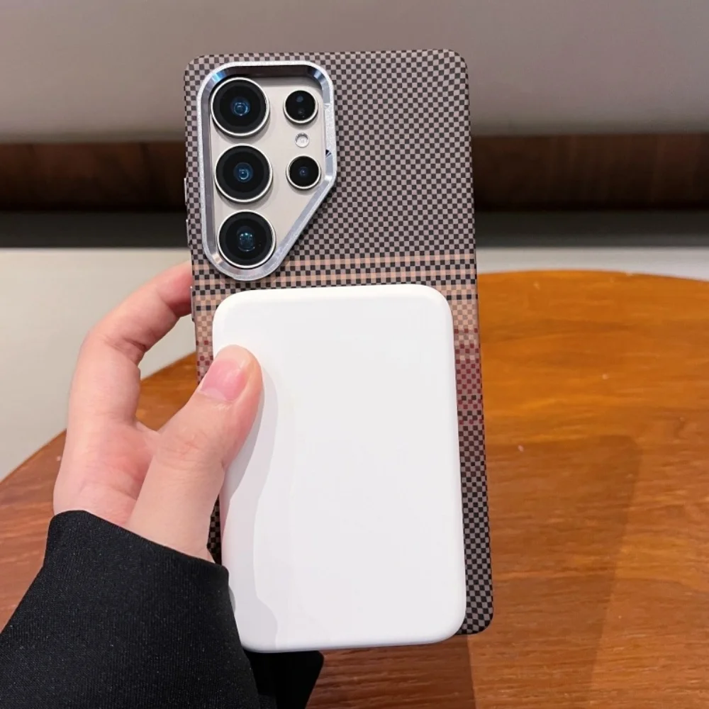 Luxuriöse MagSafe Carbonfaser-Textur-Hülle für Samsung S25 S24 S26 Ultra mit kabellosem Laden, stoßfester Hartcover-Schutzhülle aus Legierung mit Linsenschutz – Detail 3