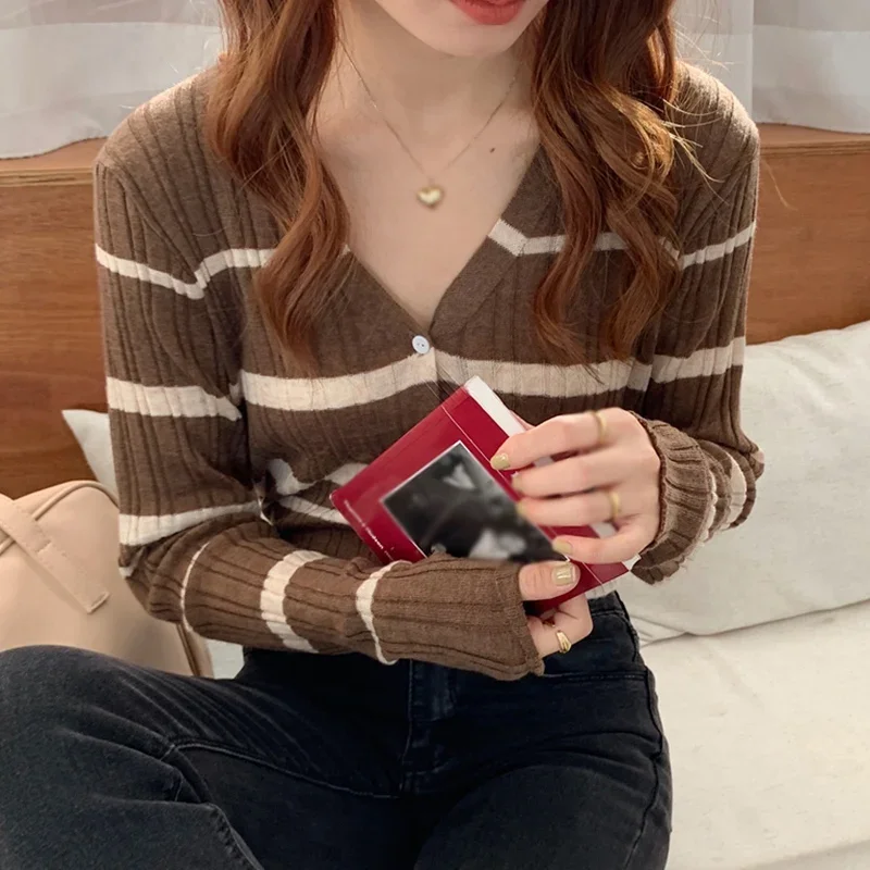 Damesvest Zacht wasachtig gebreid Zachte wind Dunne gestreepte korte trui met lange mouwen