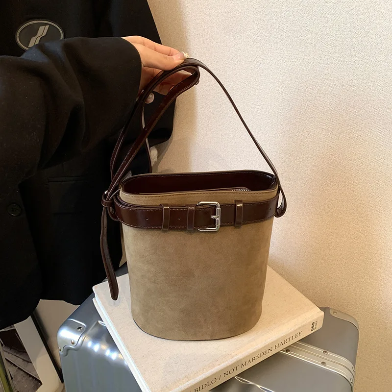 

2025 Vintage Cylinder Bucket Bag, Niche Buckle Tote for Women,\ Minimalist Shoulder Crossbody,\ Day-to-Night Sling Bag