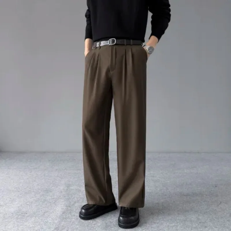 Herrenhose im amerikanischen Stil, locker geschnitten, mit Falten, weitem Bein, im Old-Money-Stil, drapierend, lässige lange Hose für Männer. – Detail 7