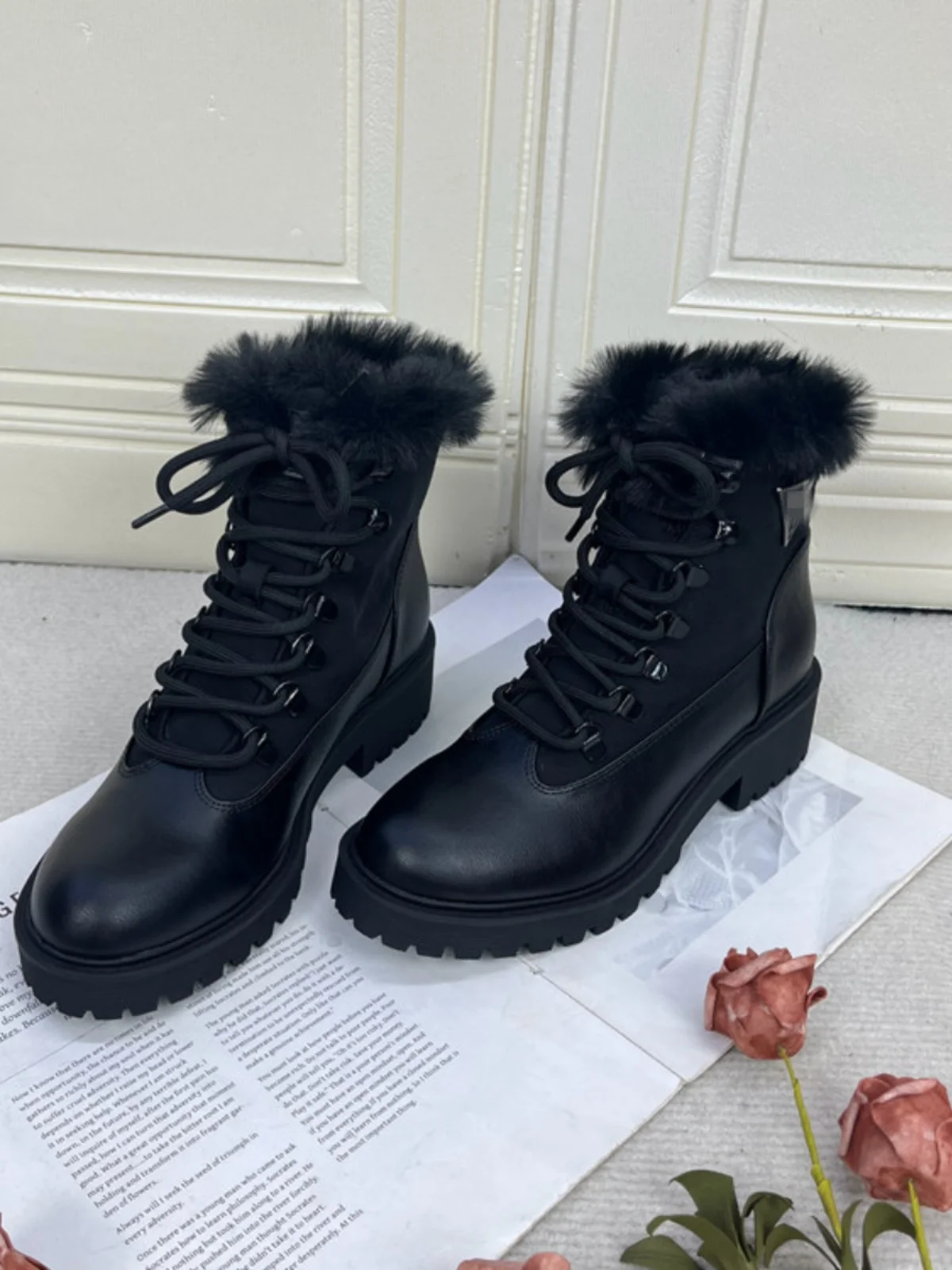 

Модные женские зимние ботинки с круглым носком, однотонные, на тонком каблуке, с синим дизайном, на резиновой подошве