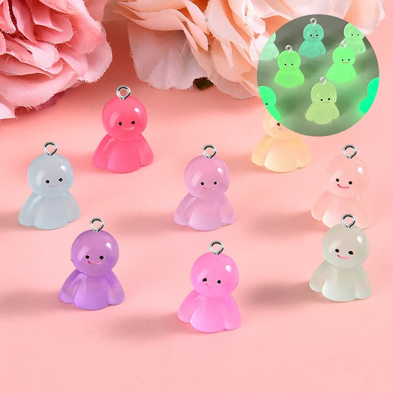 10 sztuk śliczne świecące lalki boże narodzenie bałwan Charms wisiorek z żywicy na akcesoria do wyrobu biżuterii DIY kolczyki naszyjnik brelok