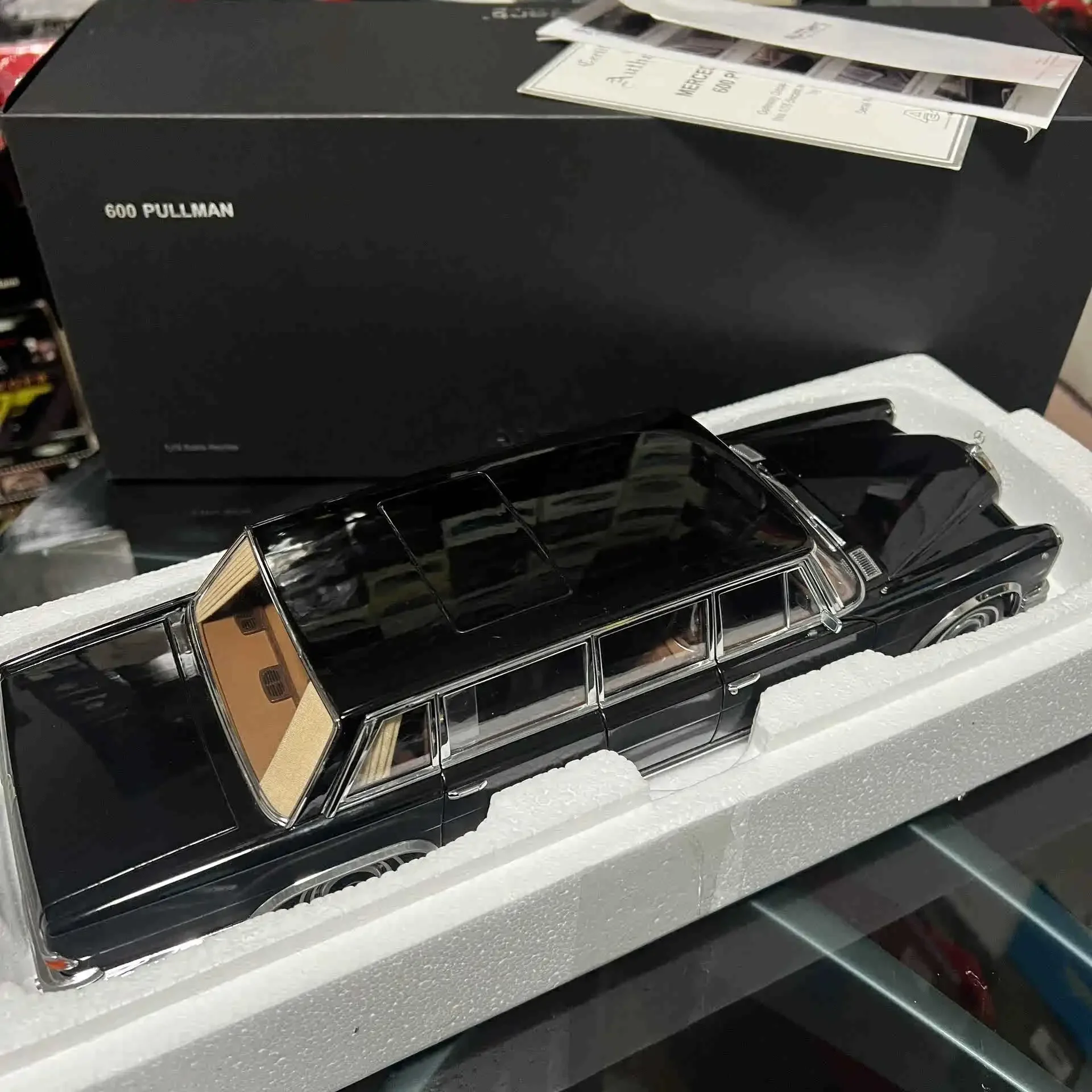 Autoart 1:18 600 Pullman Black Simulation Limited Edition All Open Alloy Metal Static Car Model Toy Gift