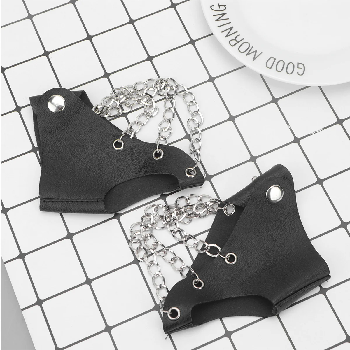 

3 Metal Chains Buckle Club Punk Fingerless PU Gloves Stage Performance Show Non-Mainstream Hip-Hop Dance