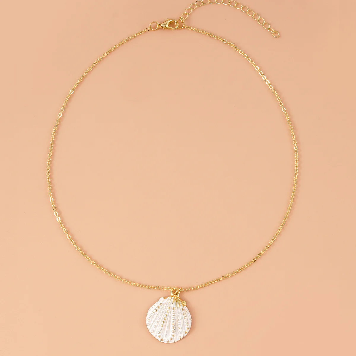 Women's Fashionable Ocean-Themed White Shell Pendant Necklace Gold Color Chain Jewelry Accessory Element