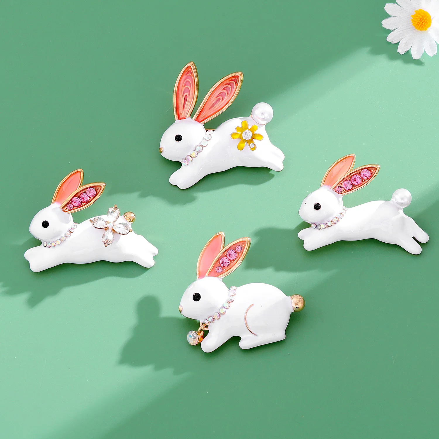 Cross border rabbit brooch, alloy enamel cartoon rabbit chest flower, cute and cute fashion animal brooch accessory - view 2