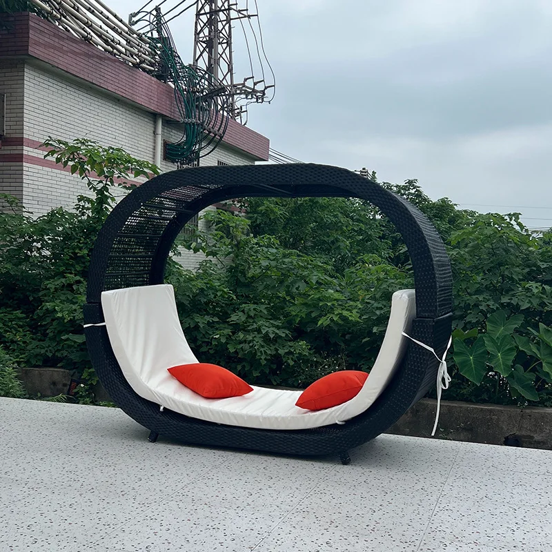 Cama de playa al aire libre, silla de mimbre de ocio, piscina, balcón, terraza circular, patio, sillón, silla de almuerzo, muebles
