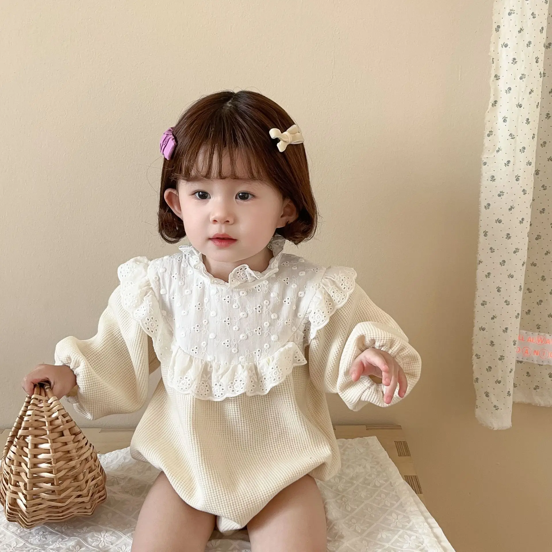 

2024 Autumn Baby Clothes Kids Girls Waffle Splicing Lace Ruffle Collar Long Sleeve Bodysuit Solid Fashion Newborn Infant Onesie