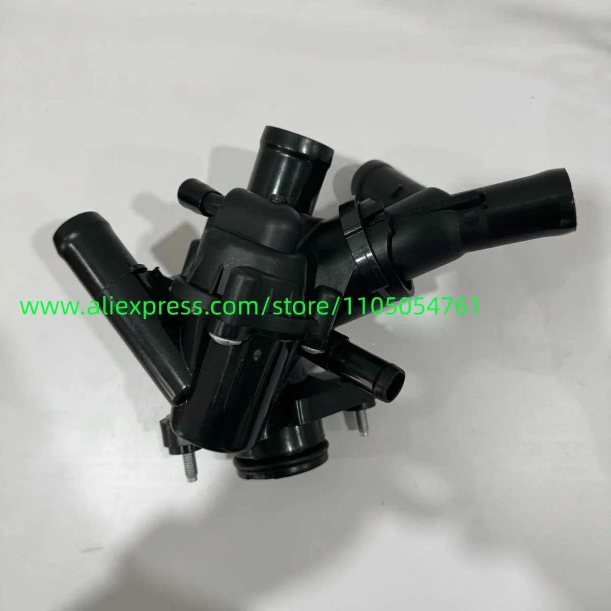 

2702000415 engine coolant thermostat housing is suitable for M-ercedes-B-enz W176 and W246