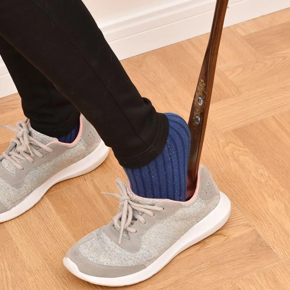 New Wooden Shoe Horn Hanging Extra Long Handle Put on Shoes Tools Portable Easy on Off Shoes Lifter for Seniors