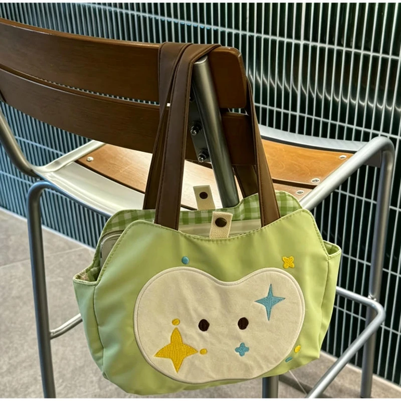 Apfel-förmige Umhängetasche, Damenhandtasche, Niedliche Leichte Kompakte Tasche für Reisen, Einkaufen & Freizeitausflüge, Druckknopfverschluss – Detail 13