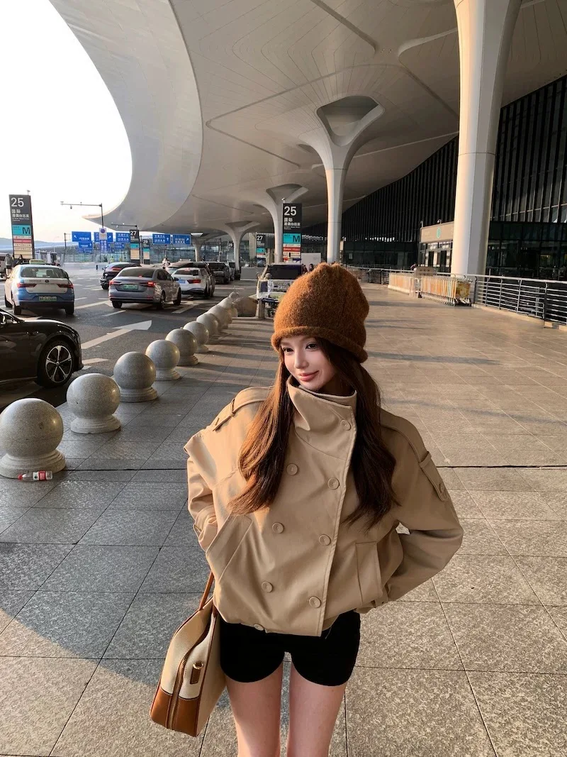 

Осень 2024, новая женская куртка цвета хаки в британском стиле, короткий плащ с воротником-стойкой, повседневное пальто, верхняя одежда