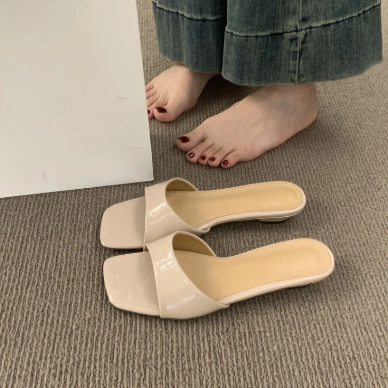 

2026 Summer Ladies Fashion Slippers for Leisure Holiday Outdoors Comfort Slippers for Women Leopard Print Design Slippers