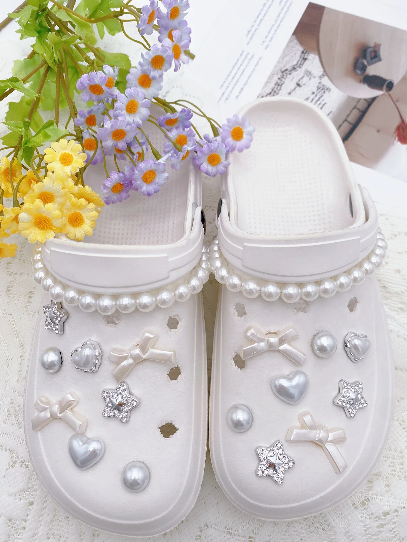 18 Pcs Trendy White Pearl Chain Bow DIY Detachable Shoe Charms, Versatile Accessories for Garden Shoes & Sandals, Outdoor Shoe D