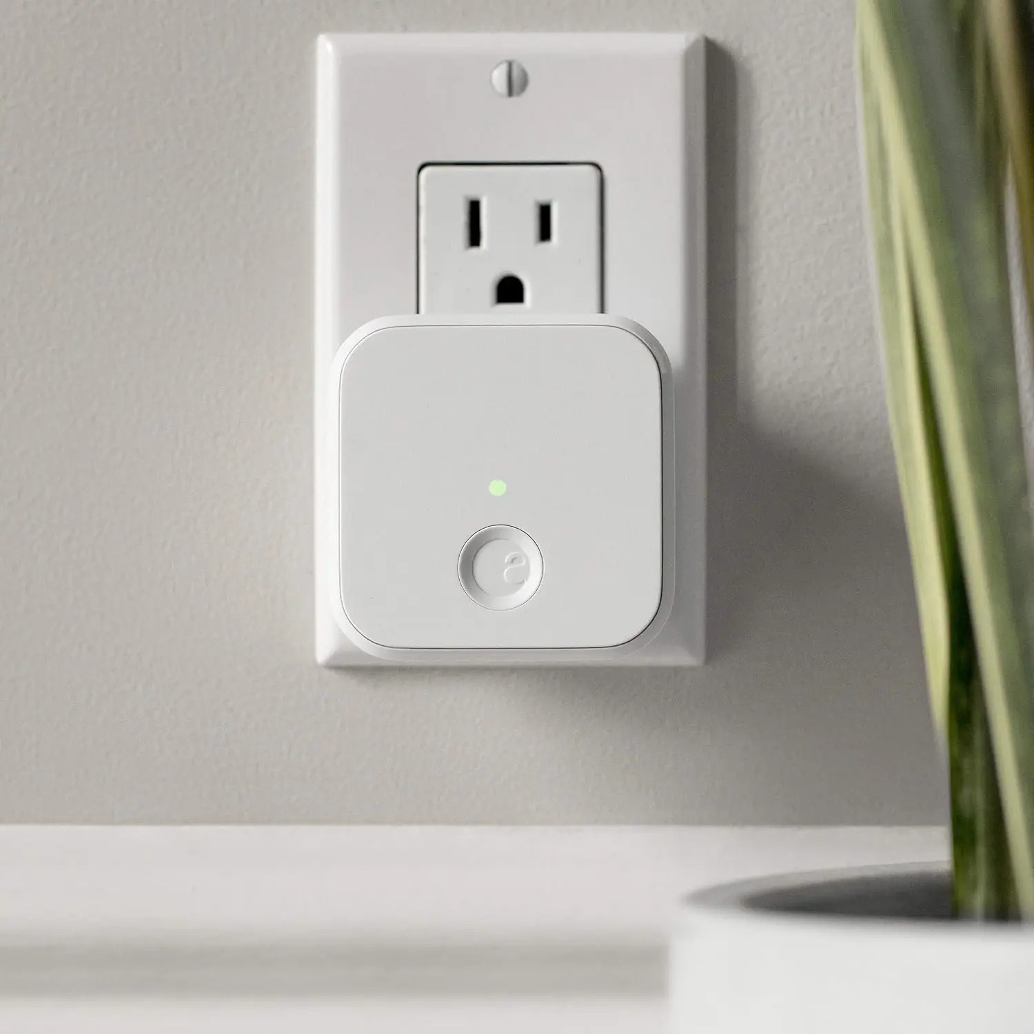 رافعة Yale Assure، رافعة الباب الذكية Wi-Fi (للأبواب بدون ديدبولت) - تعمل مع تطبيق Yale Access، Amazon Alexa، Google Assist