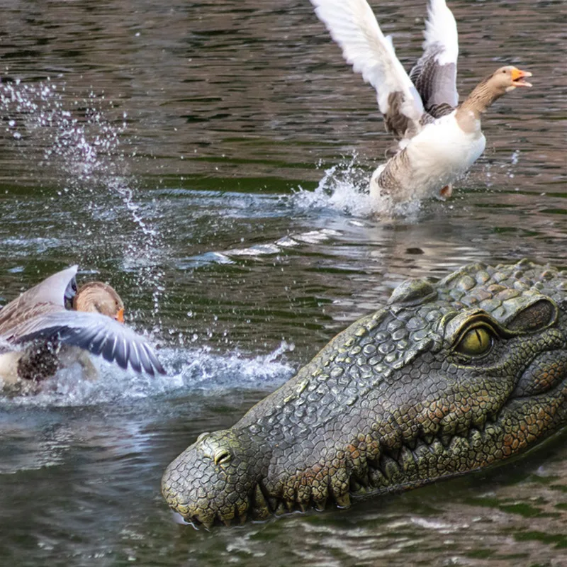 Lifelike Floating Alligator Prop Pool Pond Garden Decoration Realistic Fake Crocodile Float Outdoor Practical Joke Novelty Item